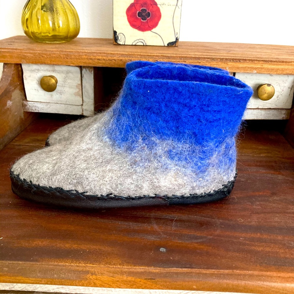 New Hand Felted Artisan Blue & Grey Wool Slippers w Leather Soles Size…